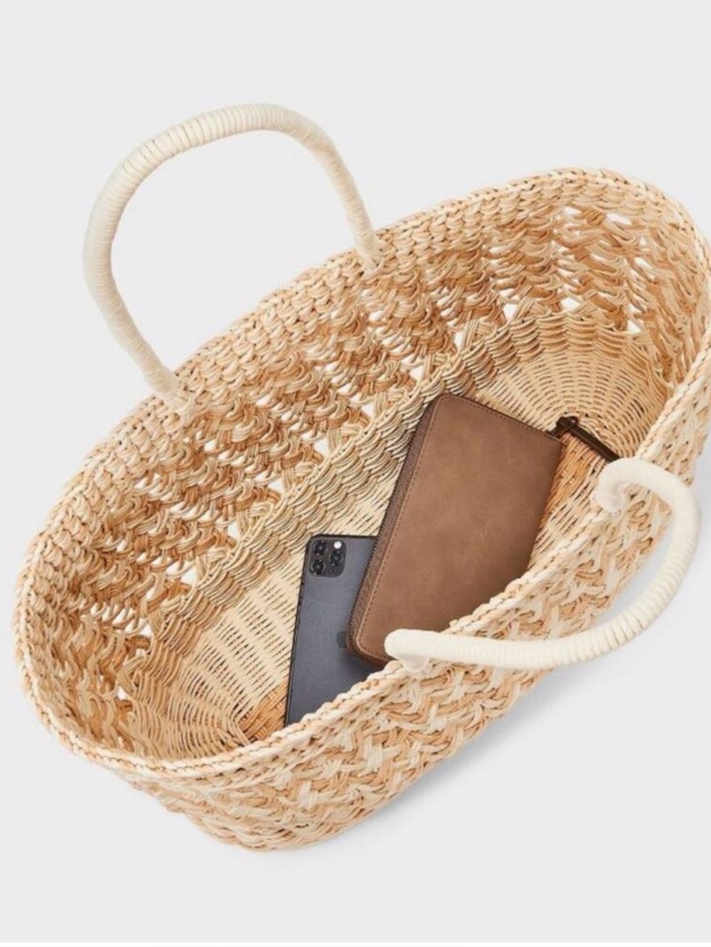 Shade & shore Woven Straw Tote Bag in Natural Two-Tone - Picture 2 of 3